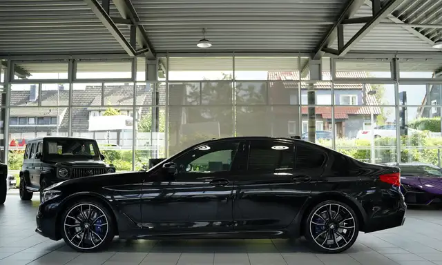 BMW 5 Series view 10