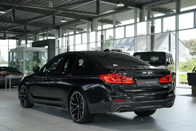 BMW 5 Series view 9