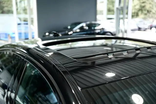 BMW 5 Series view 12