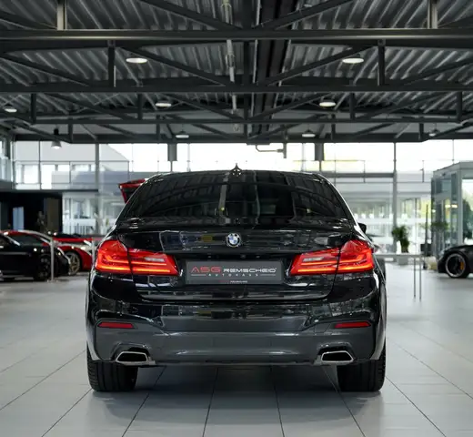 BMW 5 Series view 8