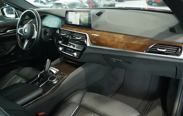 BMW 5 Series view 15