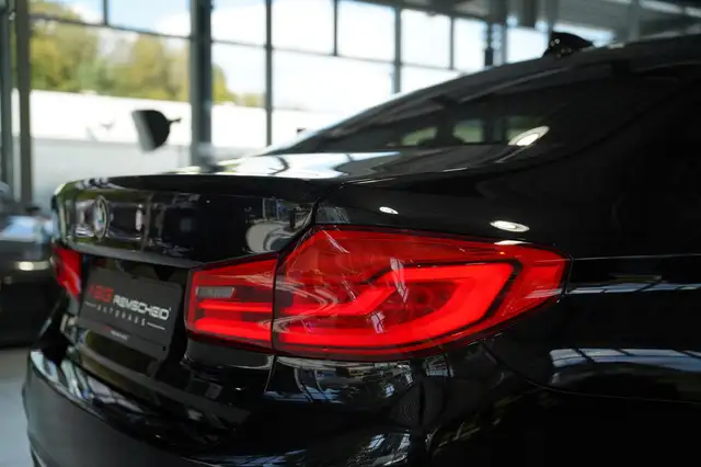 BMW 5 Series view 13