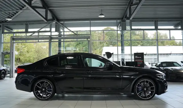 BMW 5 Series view 6