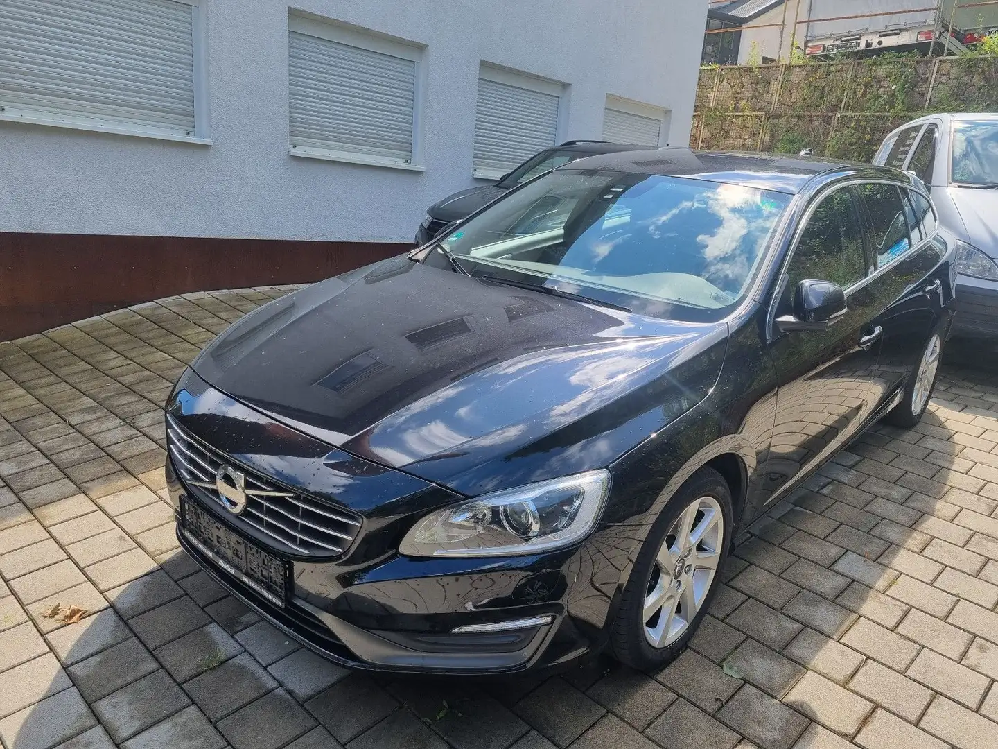 Volvo V60 Kombi Momentum Чорний - 1