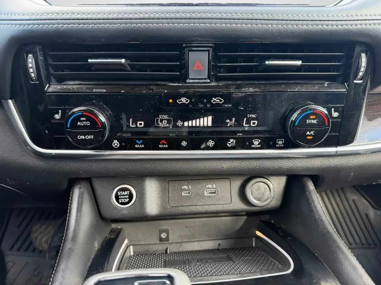 Nissan Rogue снимка Nissan Rogue