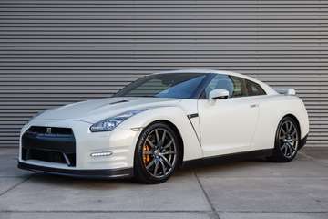 3.8 V6 Black Edition MY12 550pk