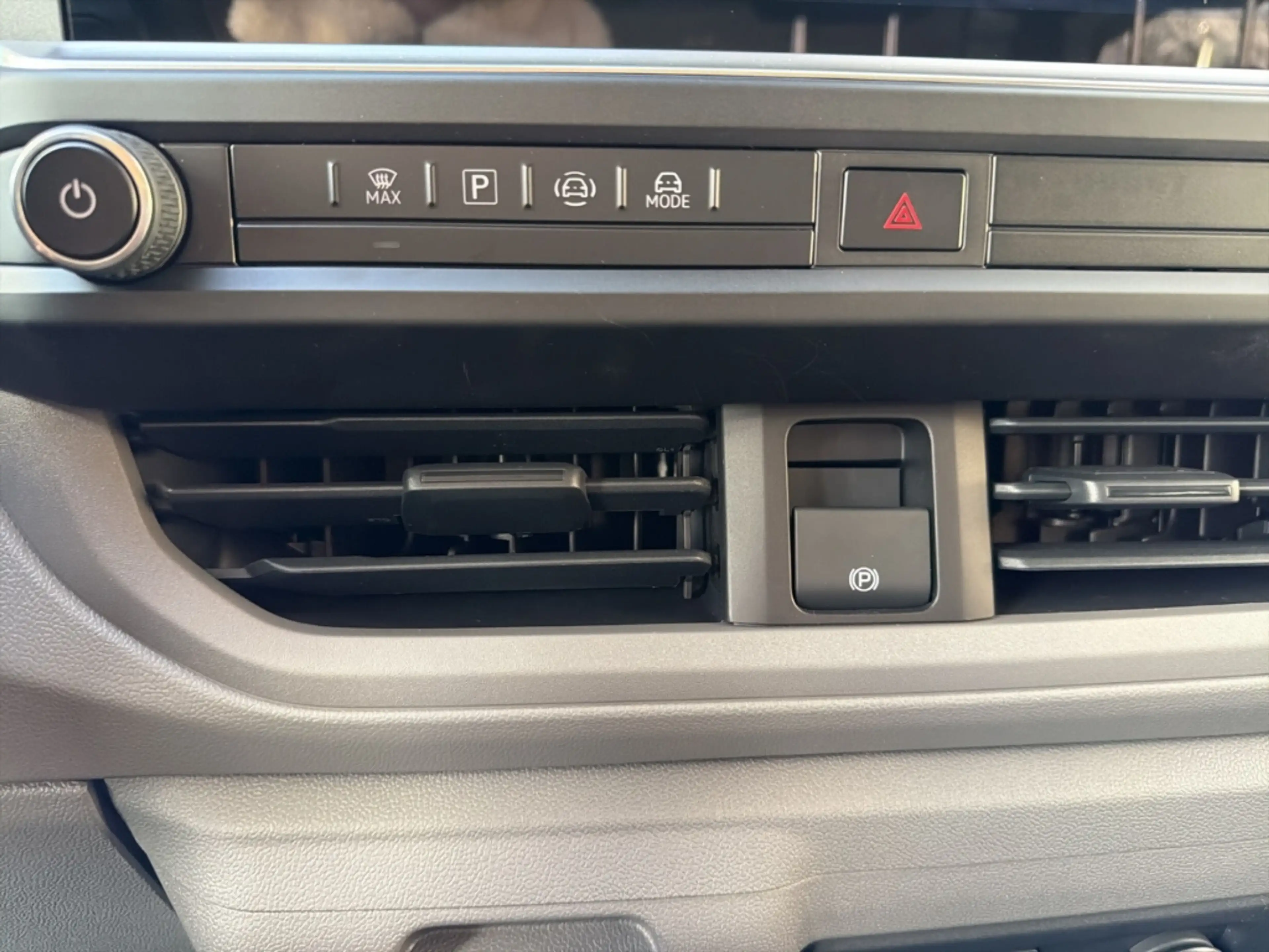 Volkswagen T7 Kombi 2.0 TDI+Anhängerkupplung+Sitzhzg+Rückfahrkamera — photo 15