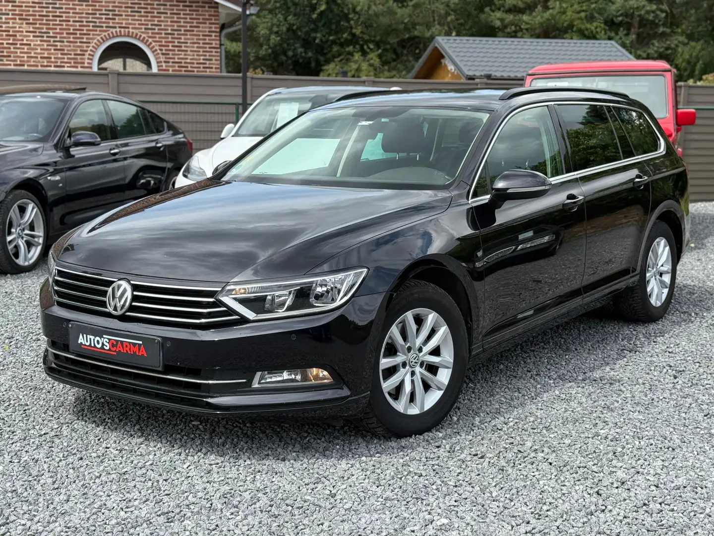 Volkswagen Passat Variant SW 2.0 Automaat Navi CruiseC Airco ParkS 150Pk Noir - 1