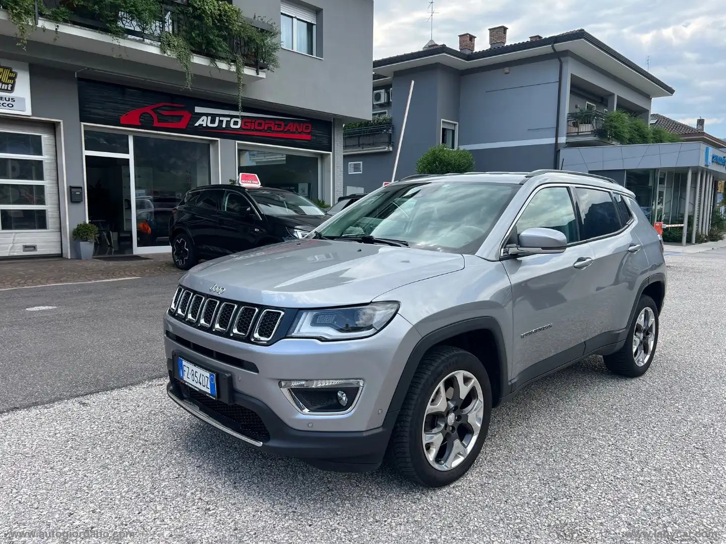 Jeep Compass 2.0 Mjt II aut. 4WD Limited Grijs - 1