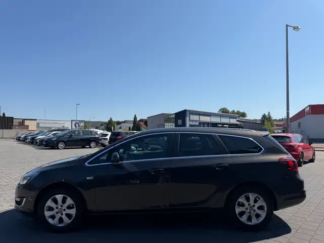 Opel Astra view 4