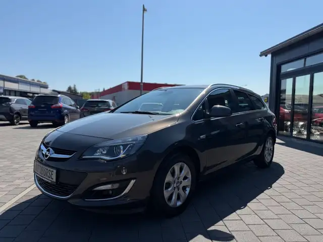 Opel Astra view 3