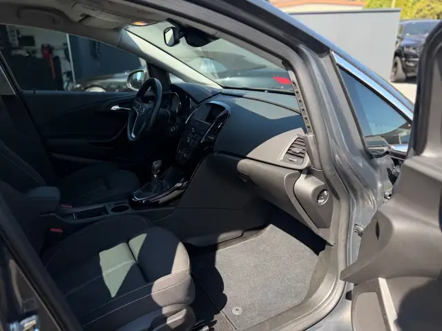 Opel Astra view 13