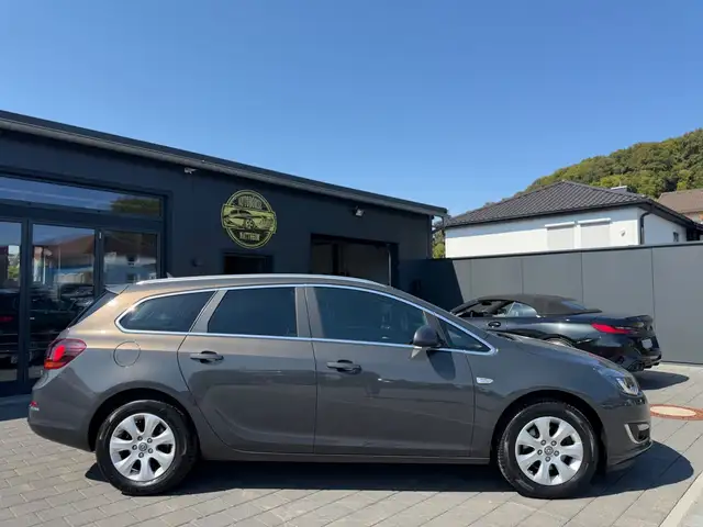 Opel Astra view 8