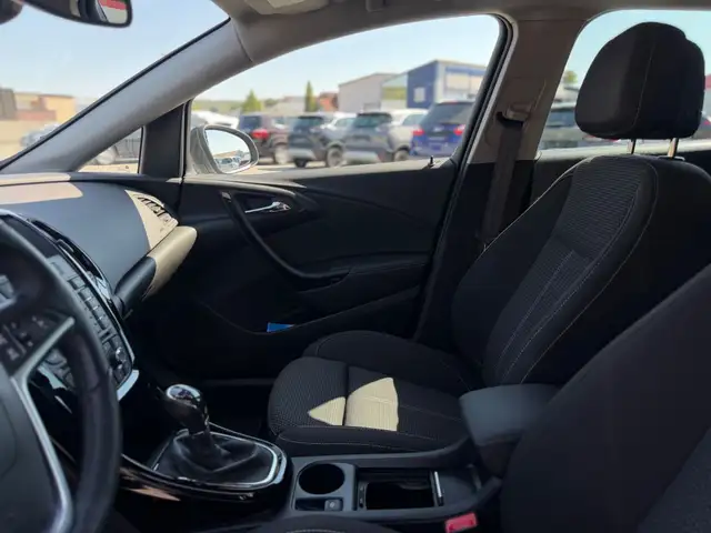 Opel Astra view 11