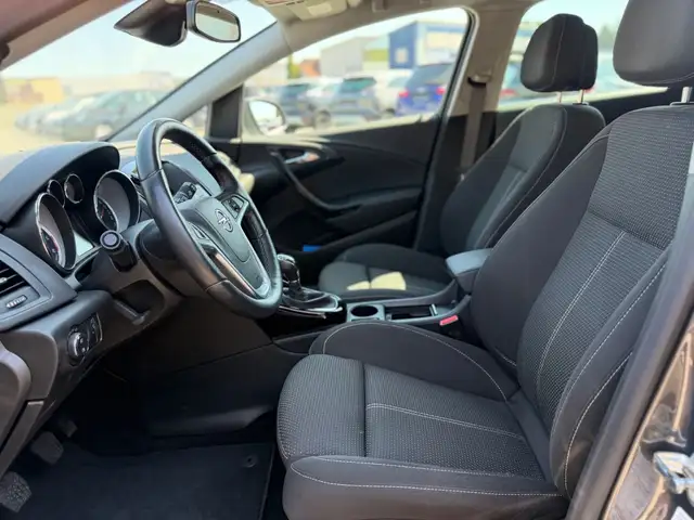 Opel Astra view 12
