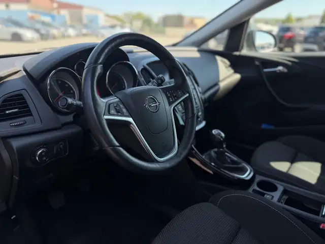 Opel Astra view 10