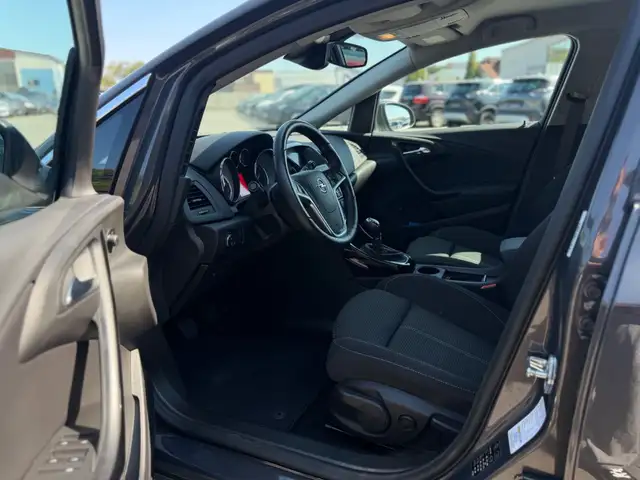 Opel Astra view 9