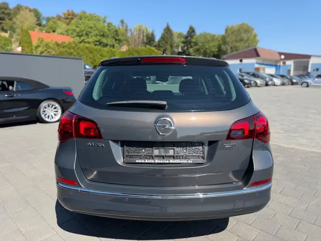 Opel Astra view 6