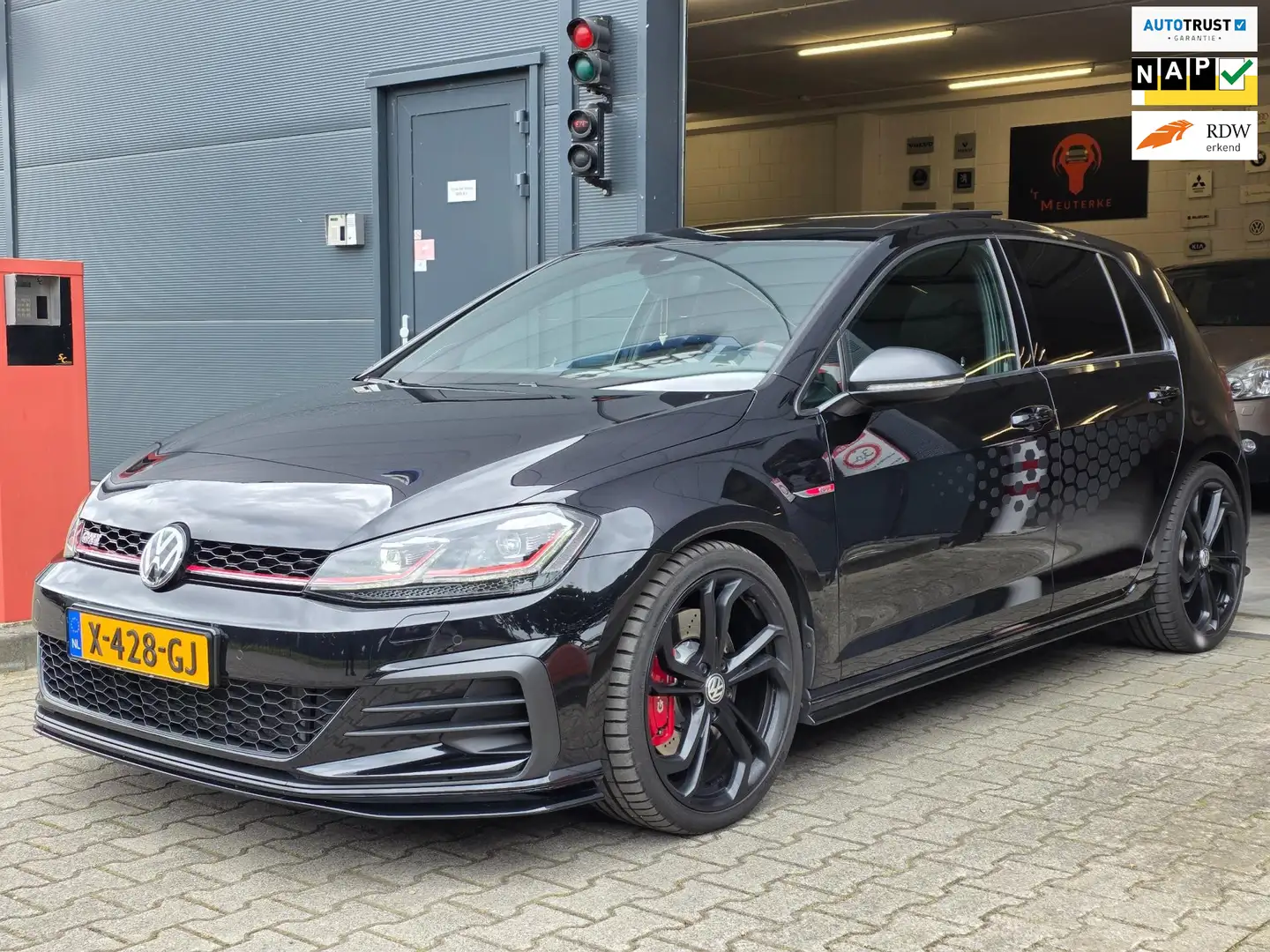 Volkswagen Golf GTI 2.0 TSI TCR - 383 PK / PANO / CARPLAY / ALCANTARA Negro - 1