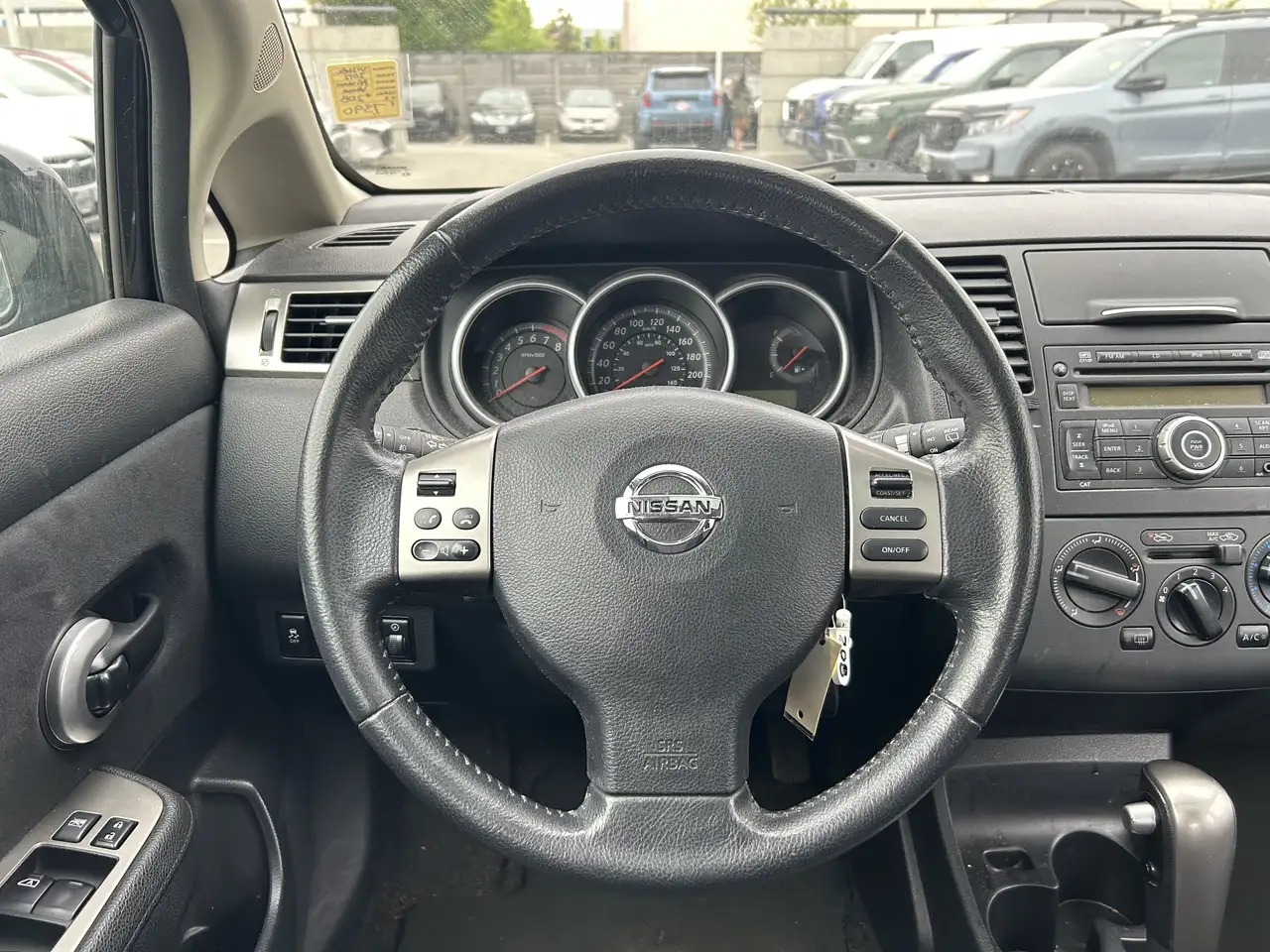 Nissan Versa снимка Nissan Versa