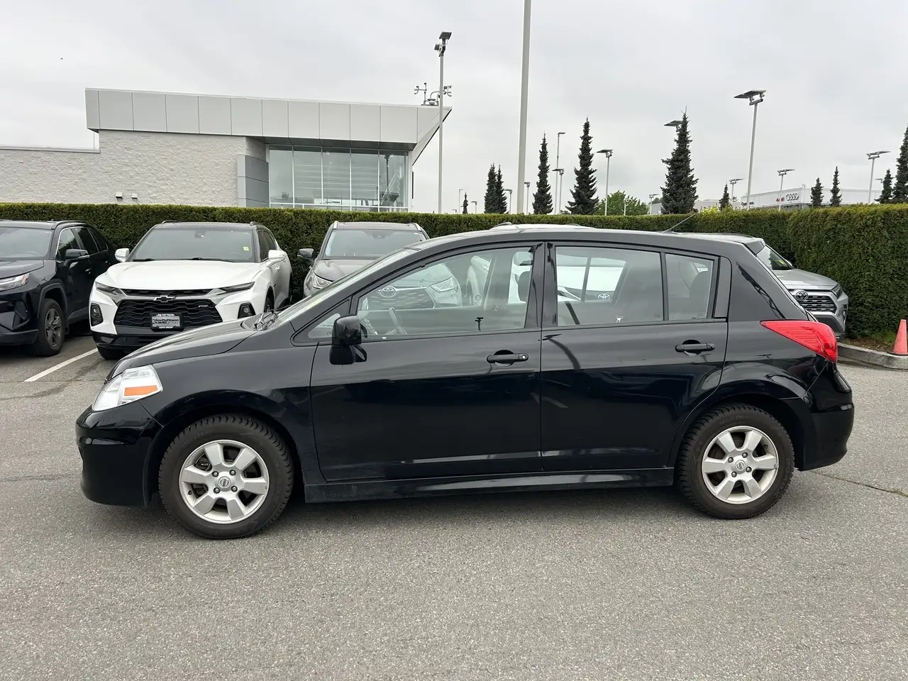 Nissan Versa снимка Nissan Versa