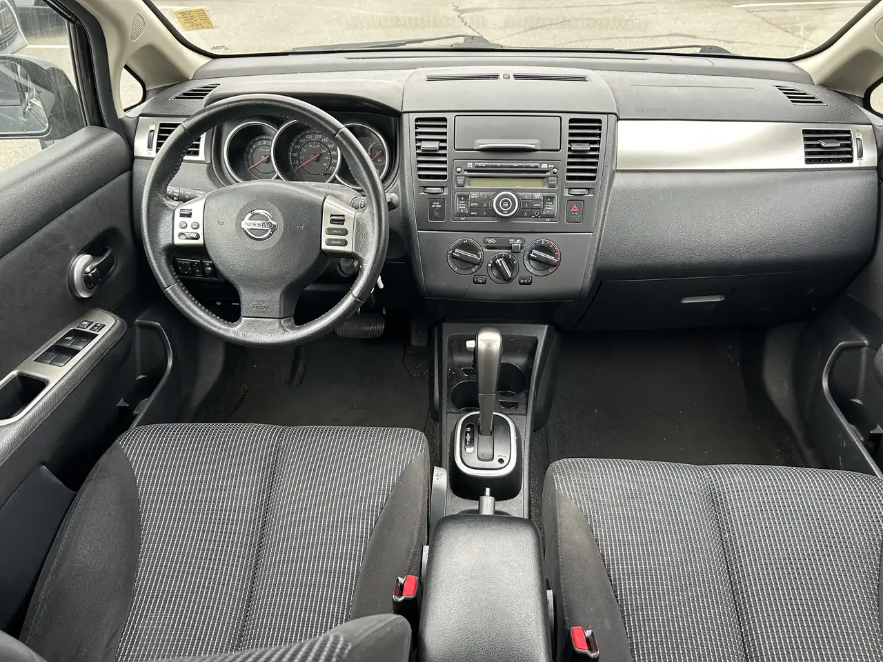 Nissan Versa снимка Nissan Versa