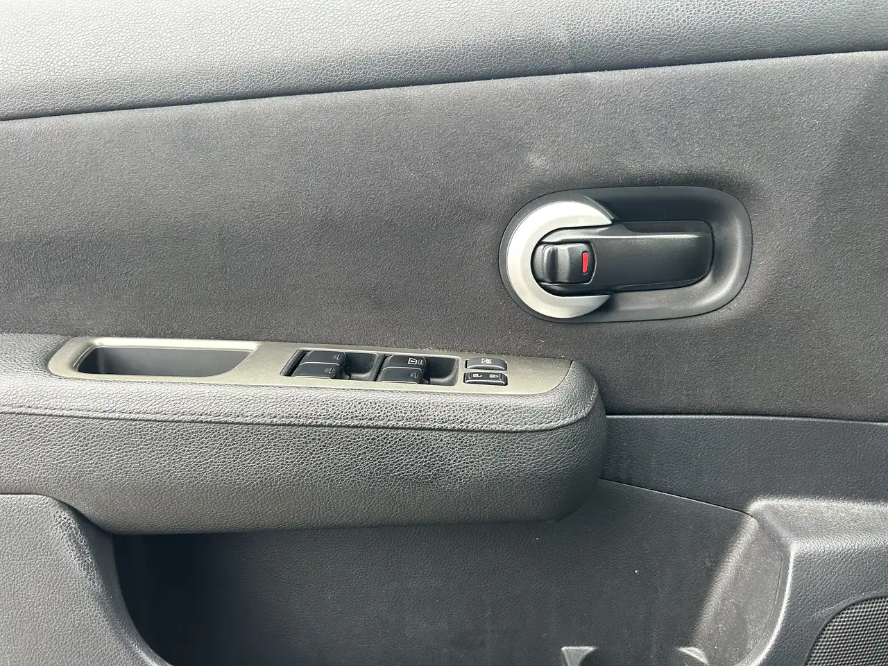 Nissan Versa снимка Nissan Versa