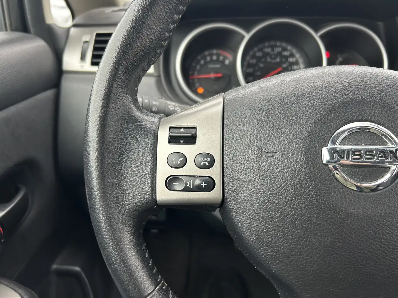 Nissan Versa снимка Nissan Versa