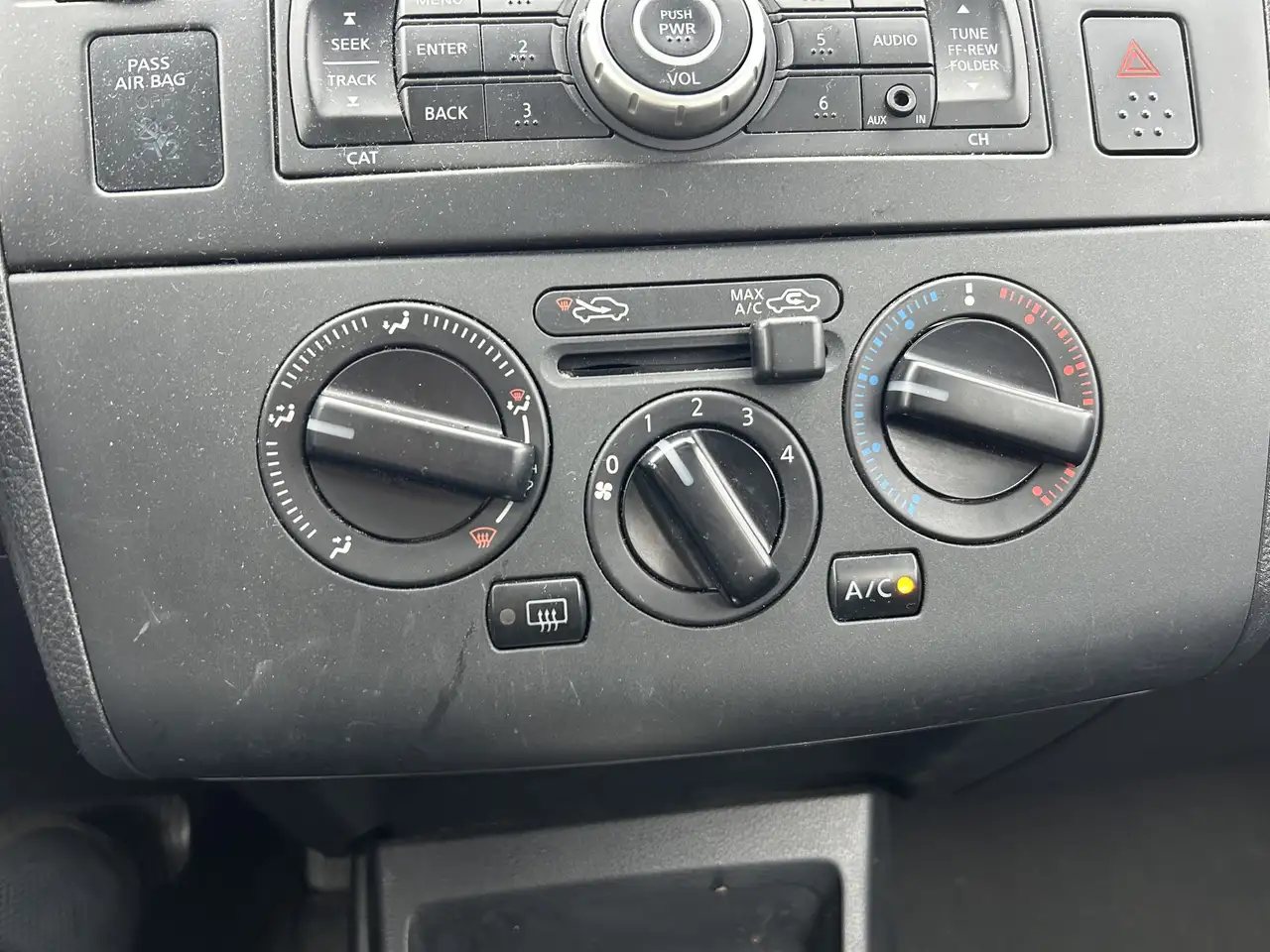 Nissan Versa снимка Nissan Versa