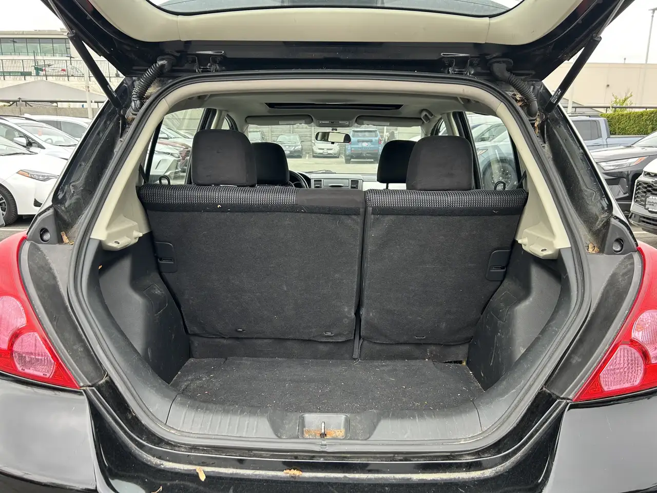 Nissan Versa снимка Nissan Versa