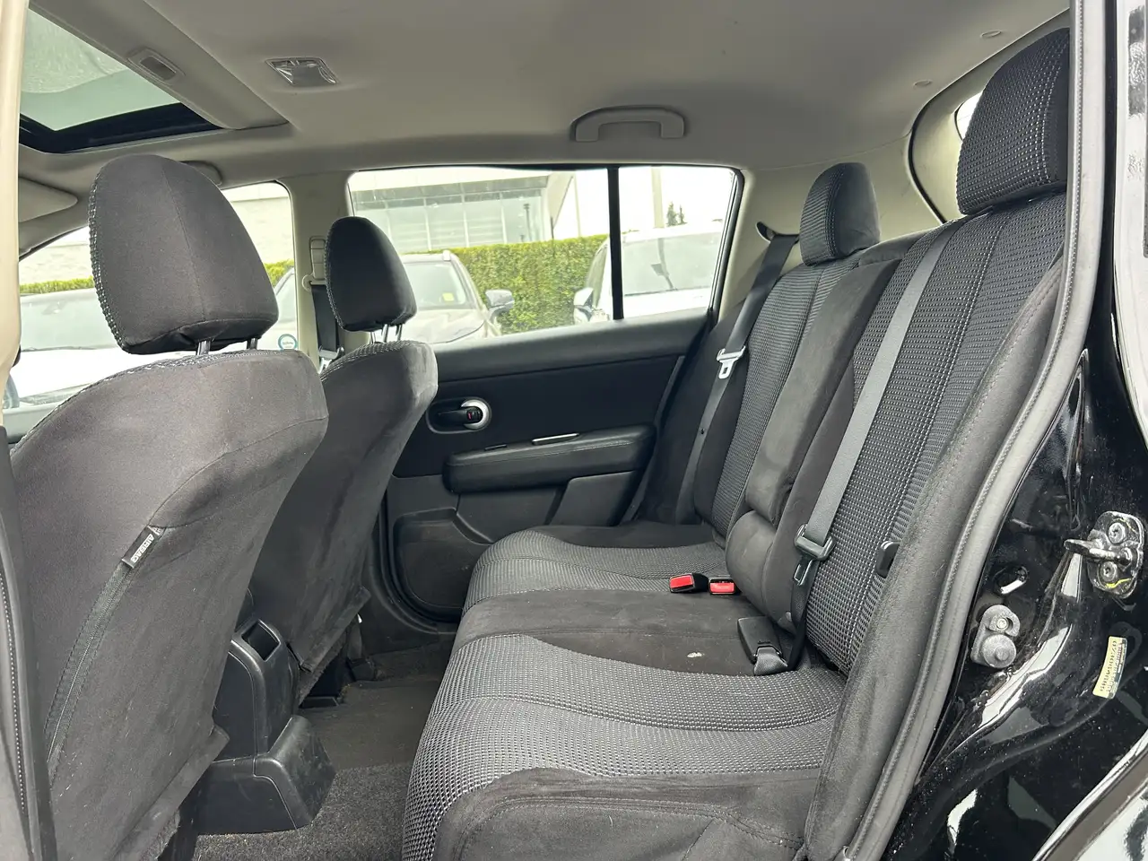 Nissan Versa снимка Nissan Versa