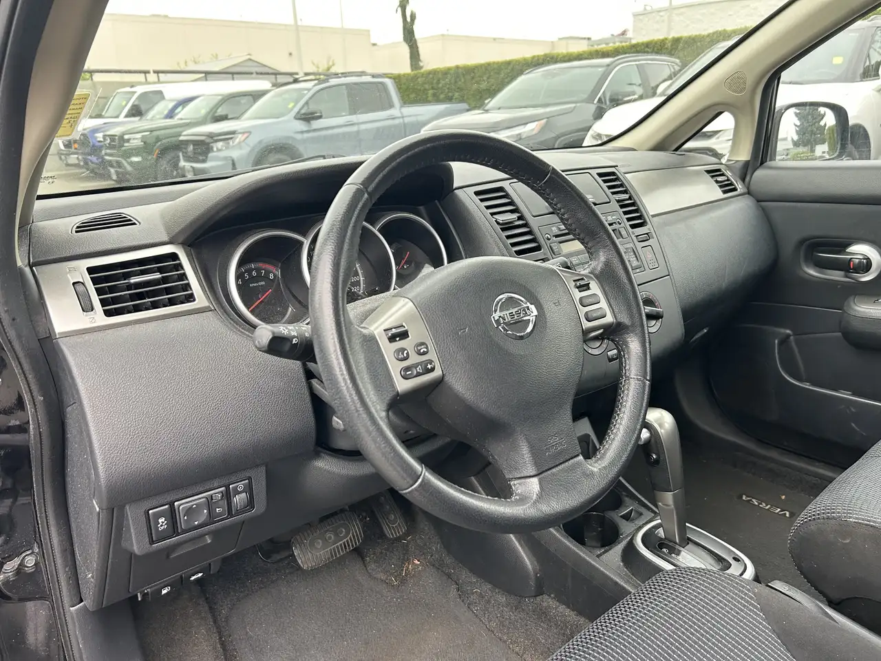 Nissan Versa снимка Nissan Versa