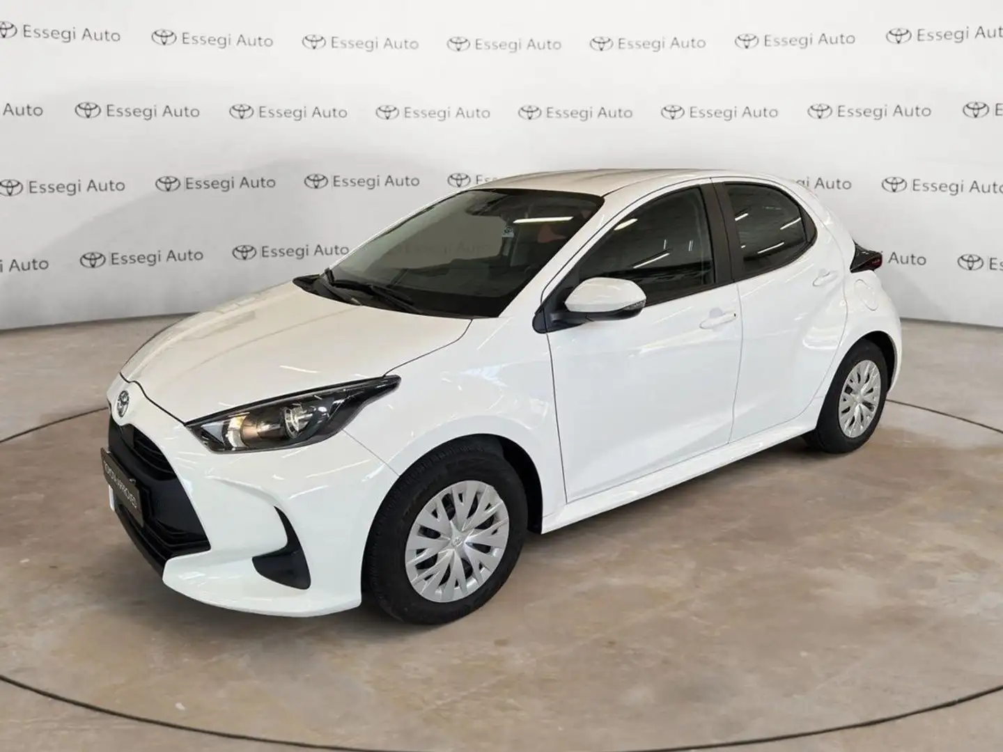 Toyota Yaris 1.5 Hybrid 5 porte Active White - 1