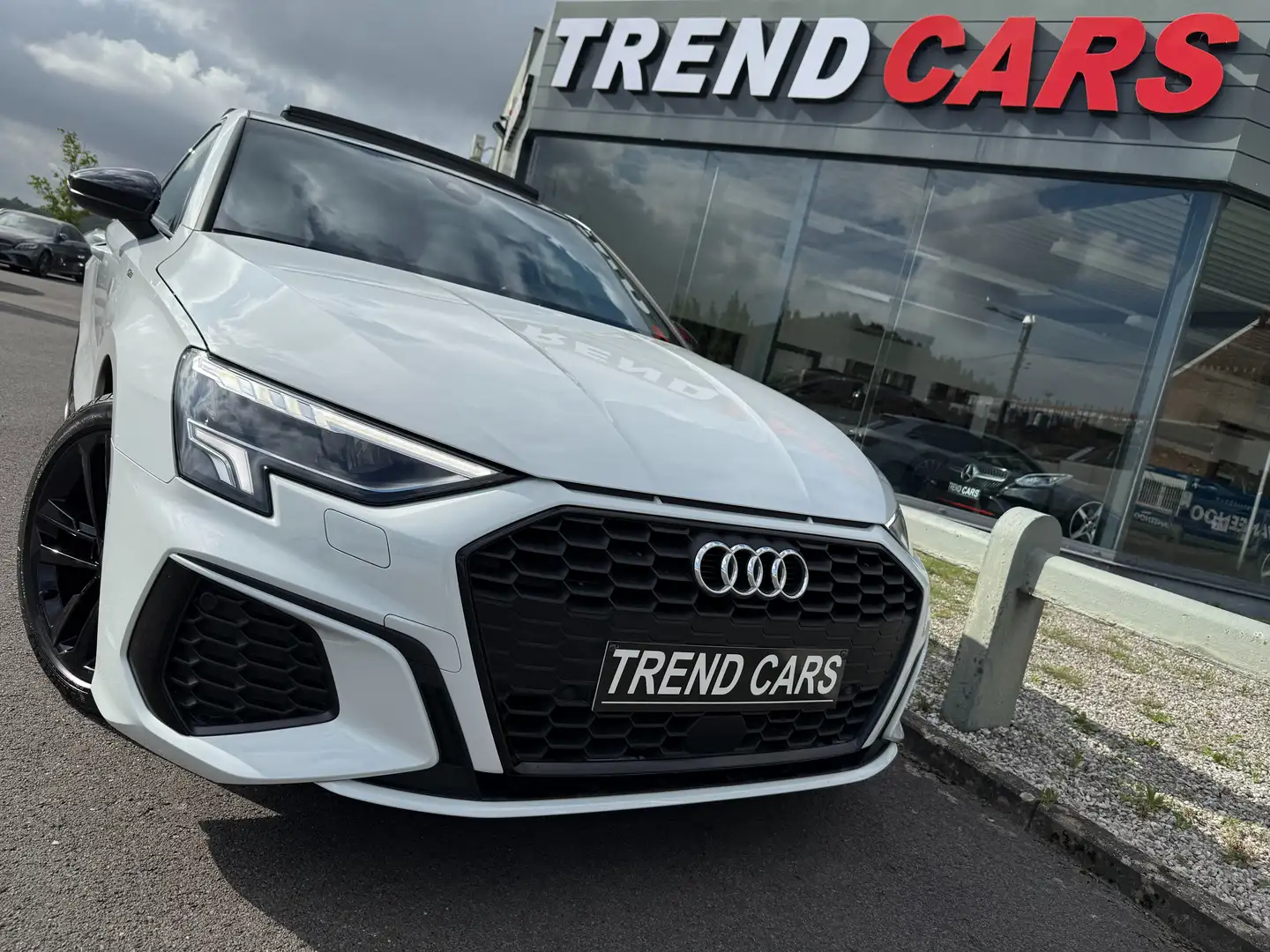 Audi A3 35TDi AUTO. S line SHADOW LOOK PANORA. MATRIX CUIR Wit - 1