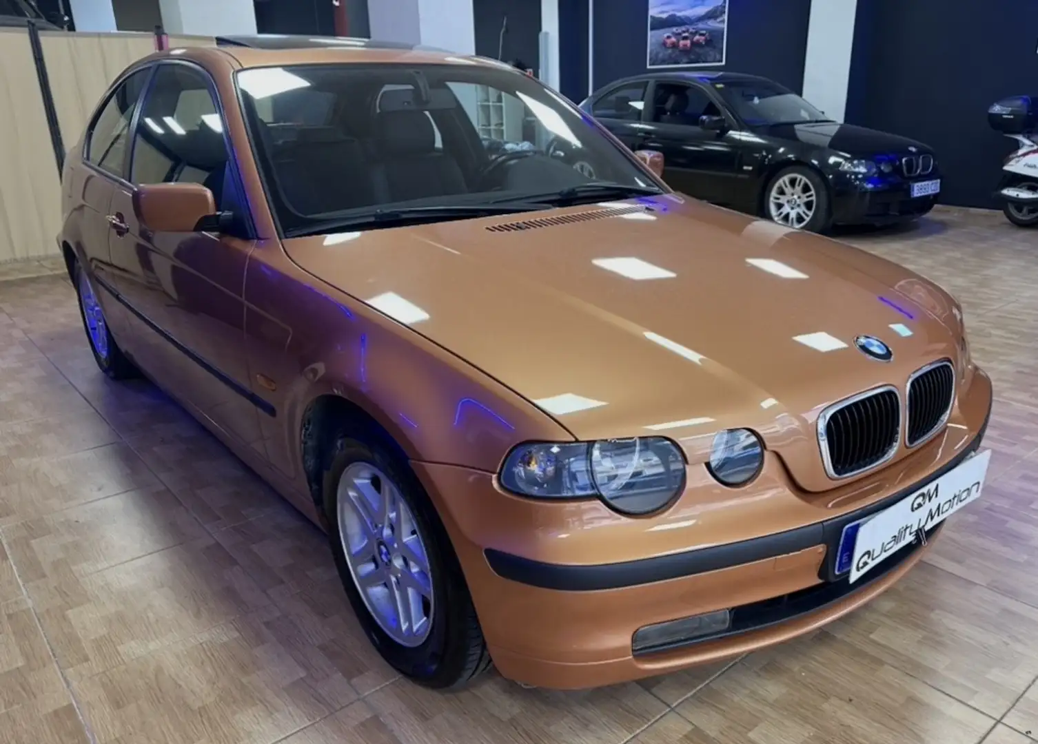 BMW 316 ti Compact Aut. Naranja - 2