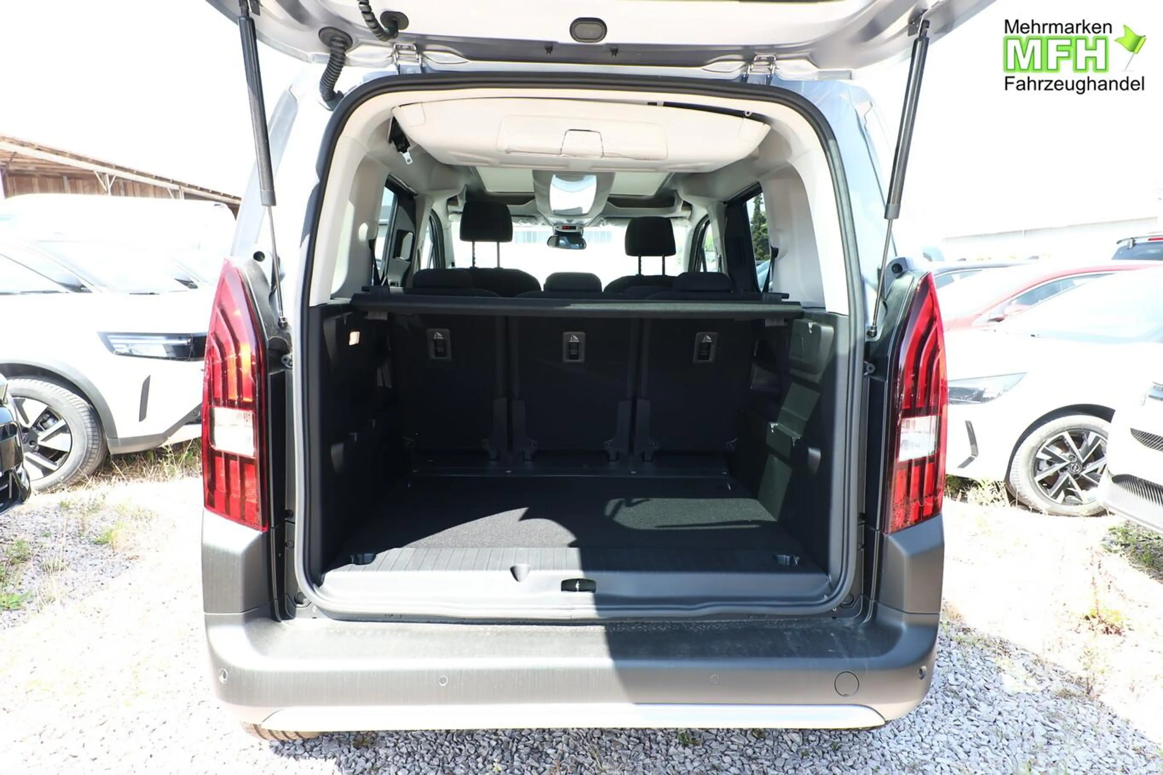 Peugeot Rifter GT M1 Pano SHZ ACC Nav Keyl Kam PDC TotW 96 kW ... — photo 10