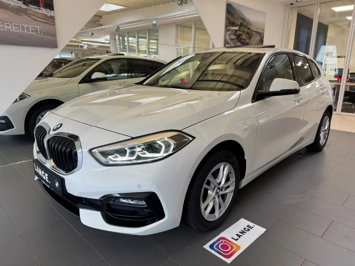 BMW 118 i Sport Line Pano Navi Prof. El.Heckk. Kamera Weiß - 1