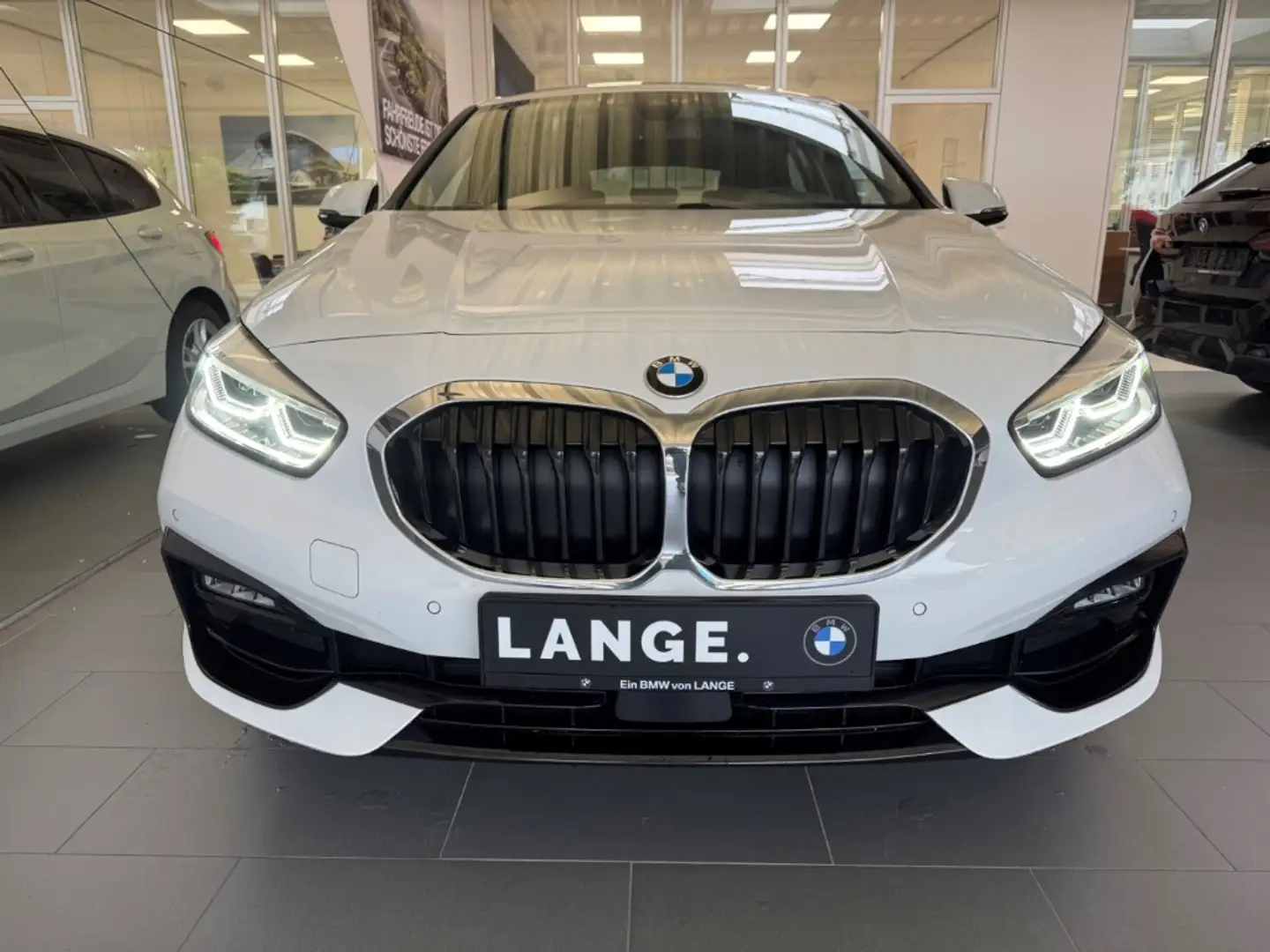 BMW 118 i Sport Line Pano Navi Prof. El.Heckk. Kamera Weiß - 2