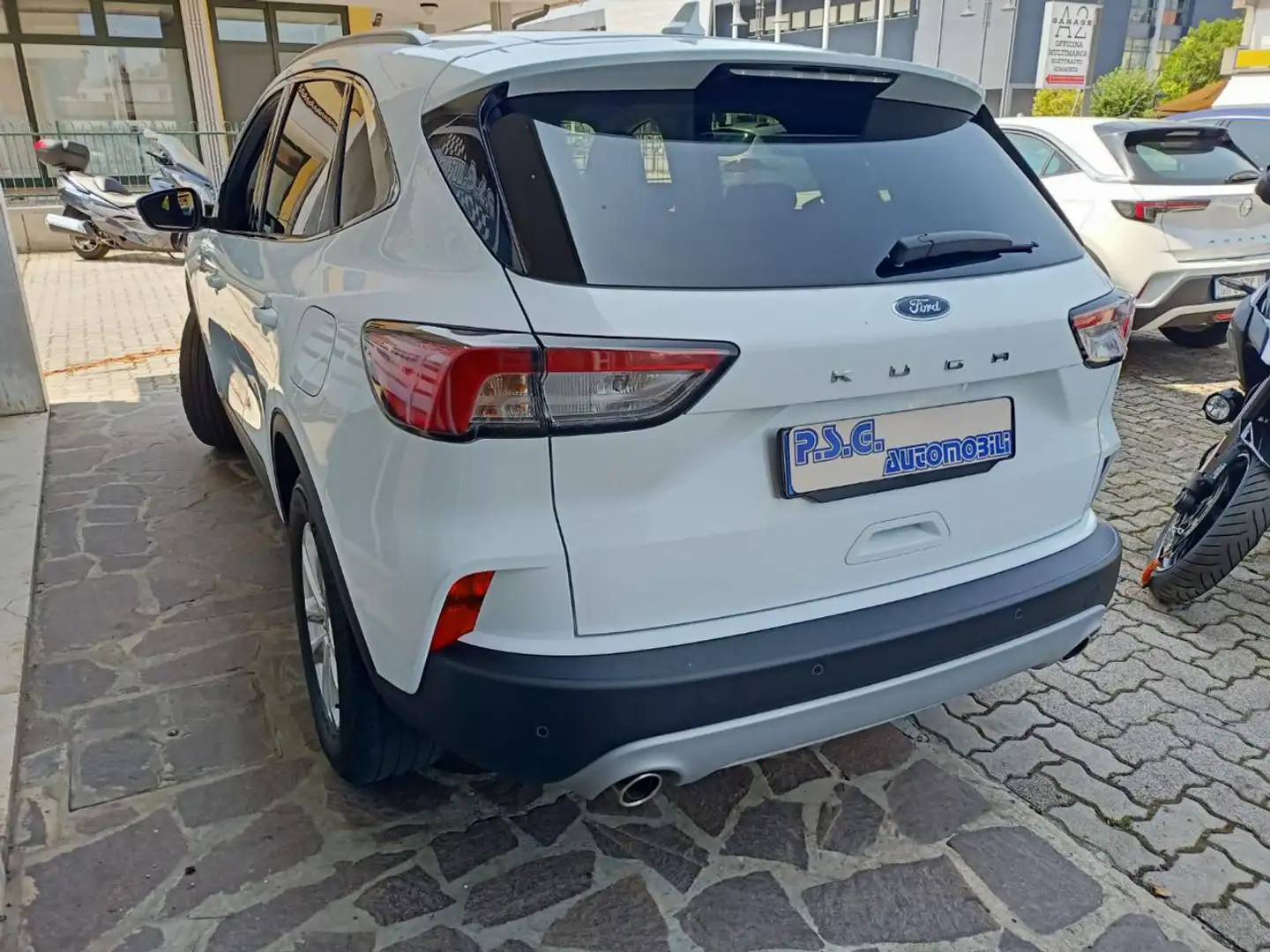 Ford Kuga 1.5 EcoBlue 120 CV 2WD Titanium Bianco - 2