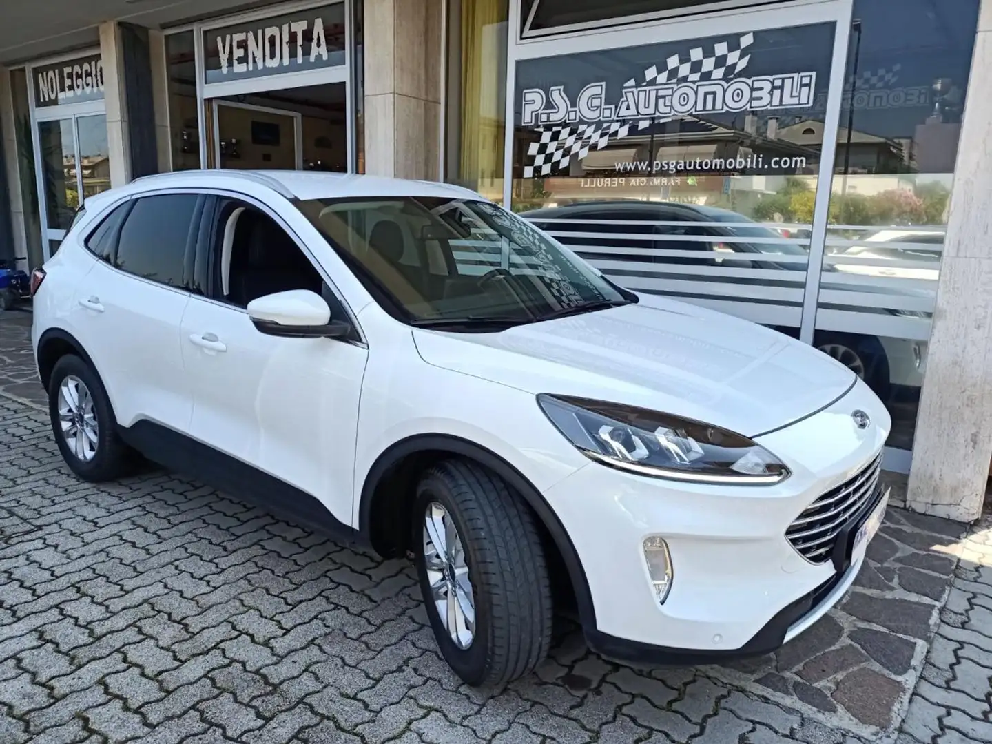 Ford Kuga 1.5 EcoBlue 120 CV 2WD Titanium Bianco - 1