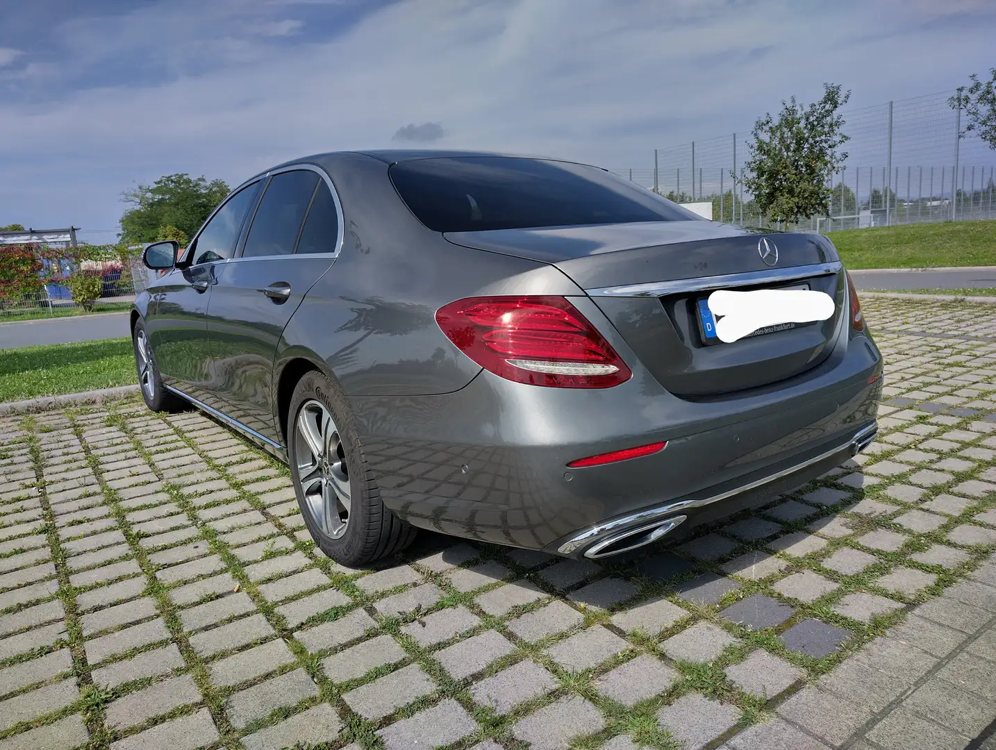 Mercedes-Benz E 200 E 200 d 9G-TRONIC Avantgarde Grau - 1