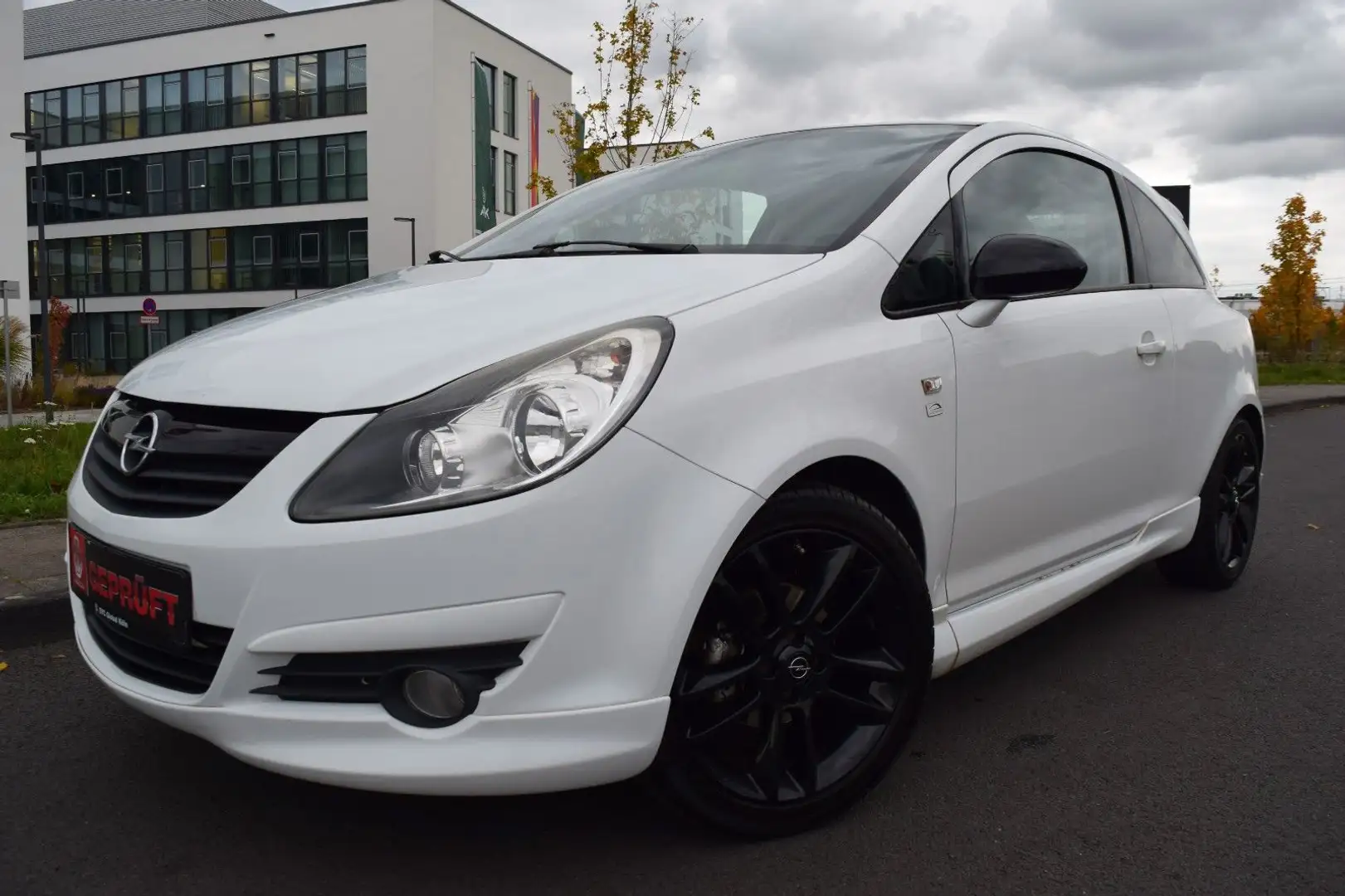Opel Corsa D Edition Sport OPC-Line-Paket 1 Weiß - 1