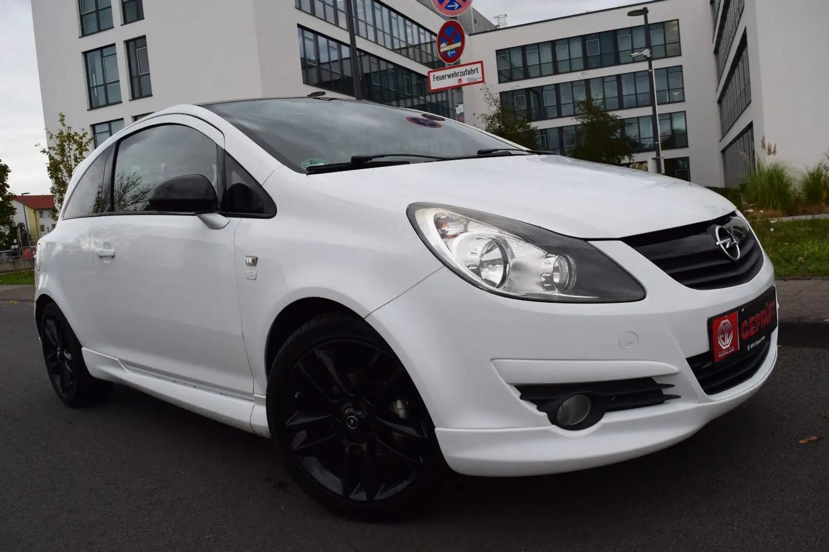 Opel Corsa D Edition Sport OPC-Line-Paket 1 Weiß - 2
