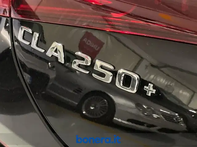 Mercedes-Benz 250 view 9