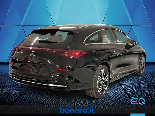 Mercedes-Benz 250 view 5