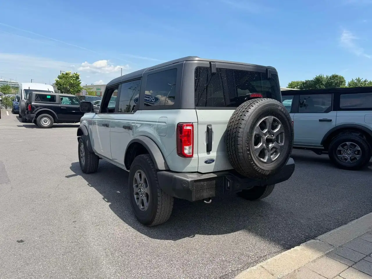 Ford Bronco photo Ford Bronco