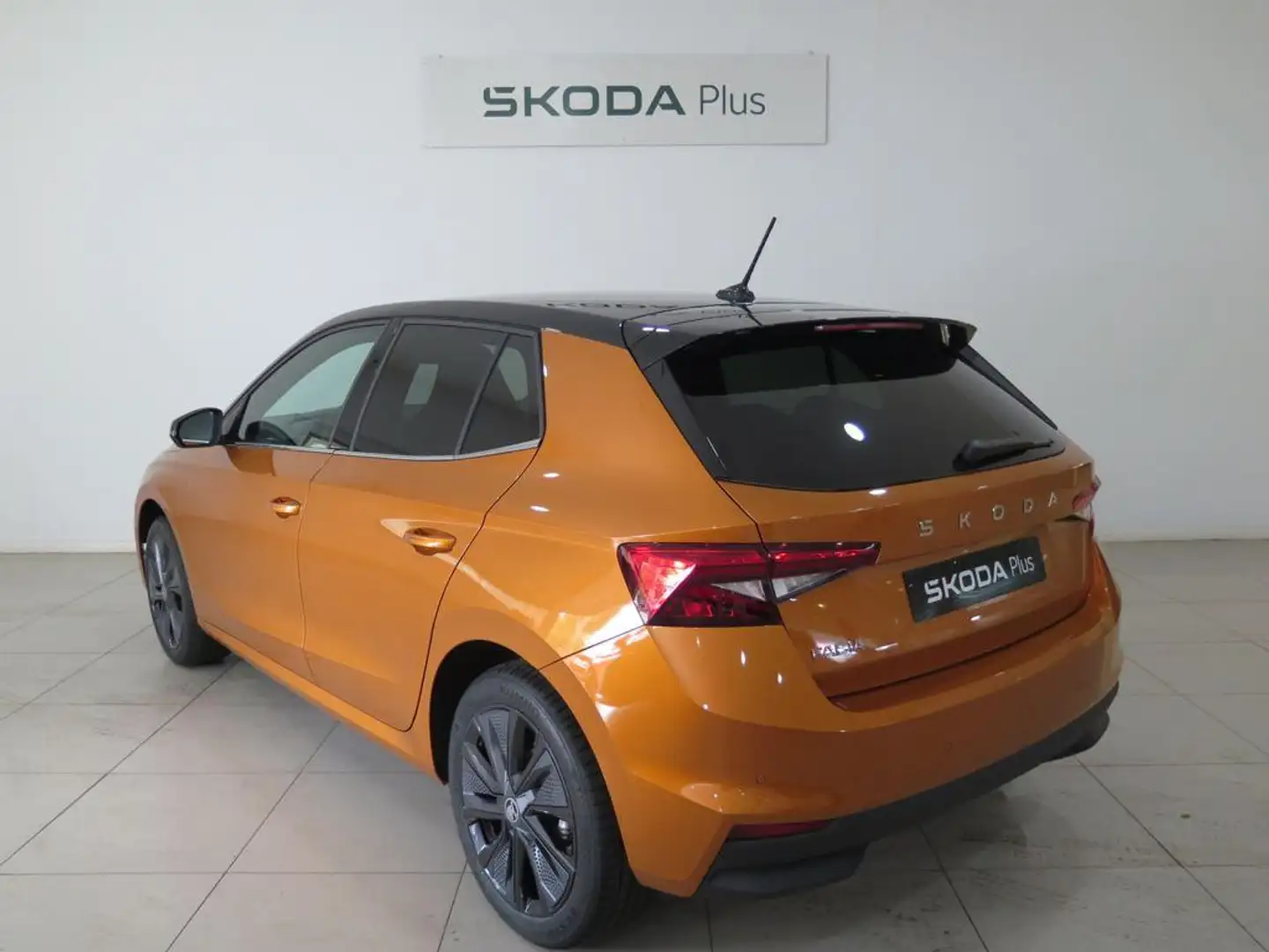 Skoda Fabia 1.0 TSI Design 70kW Naranja - 2