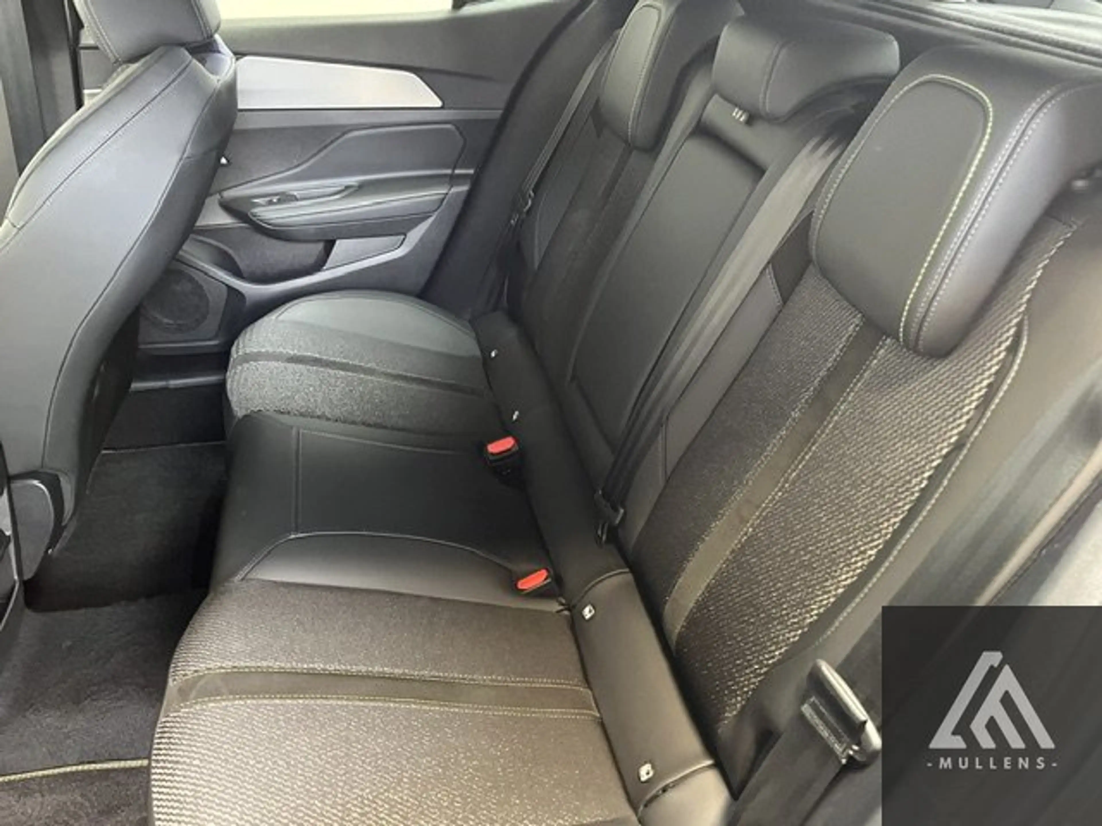 Peugeot 408 Hybrid GT e-DSC6 — photo 11