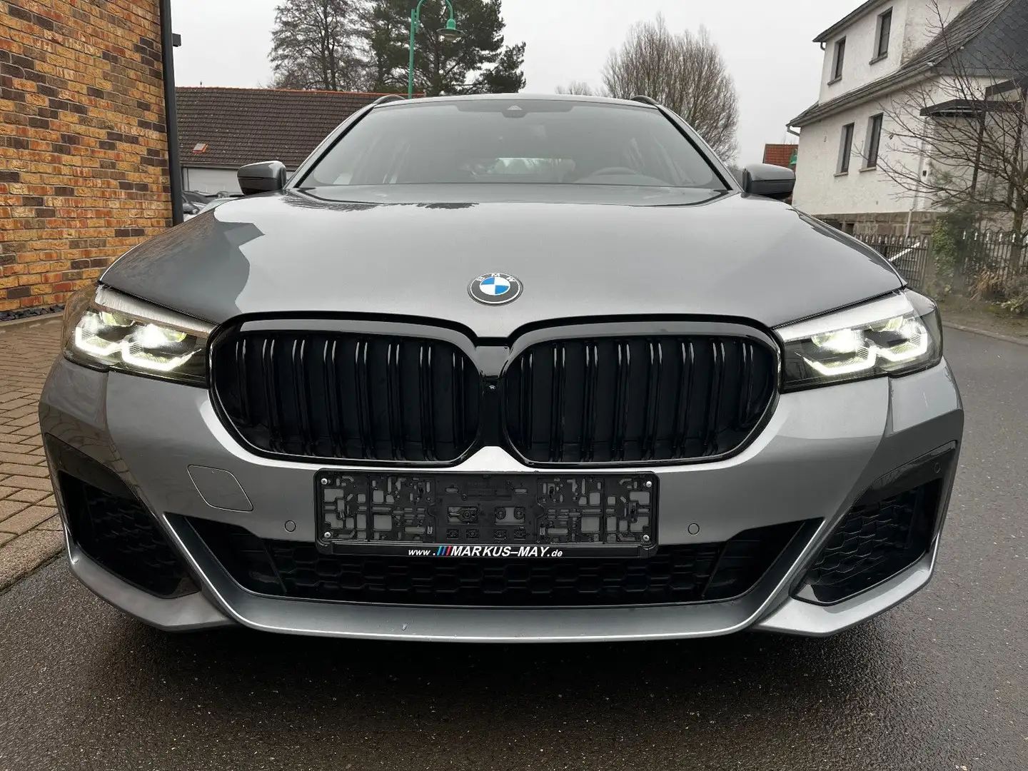 BMW 530 i Touring M-Sport LED CockpProf Leder dt. Fhz Grau - 2