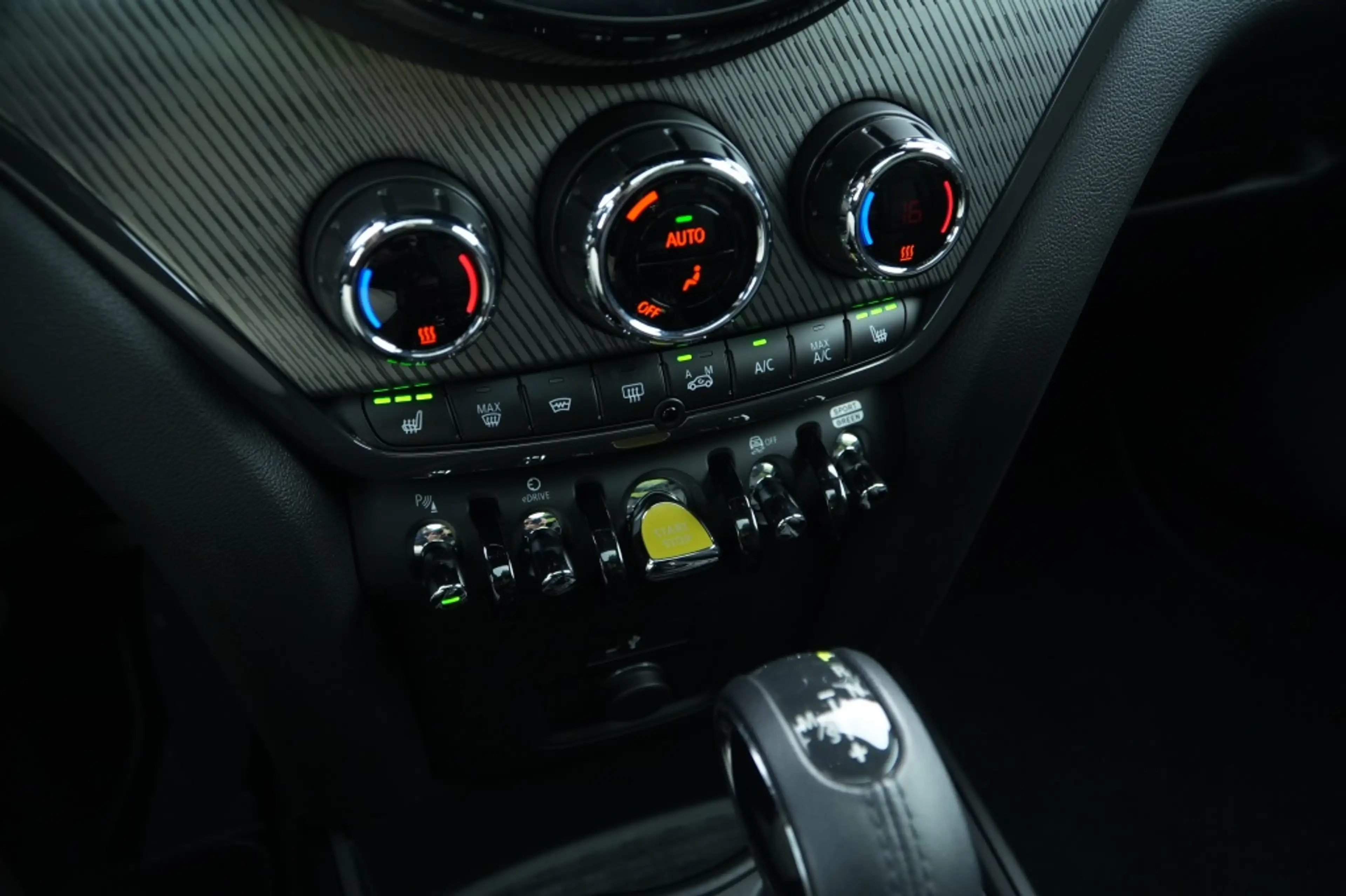 MINI Cooper SE Countryman Mini 2.0 ALL4 I Pano I ACC I Head-up — photo 16